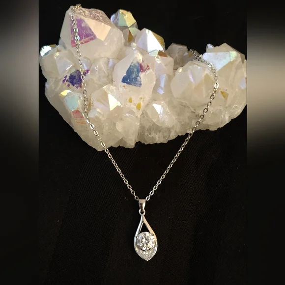 Elegant Sterling Silver Necklace with 
Mojssanite Pendant - Picture 3 of 6